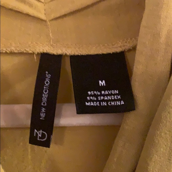 New Directions shark tail size Med - Picture 2 of 3